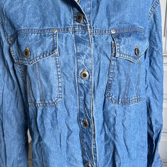 • Niki Jon denim lightweight button down, L • - Picture 3 of 13